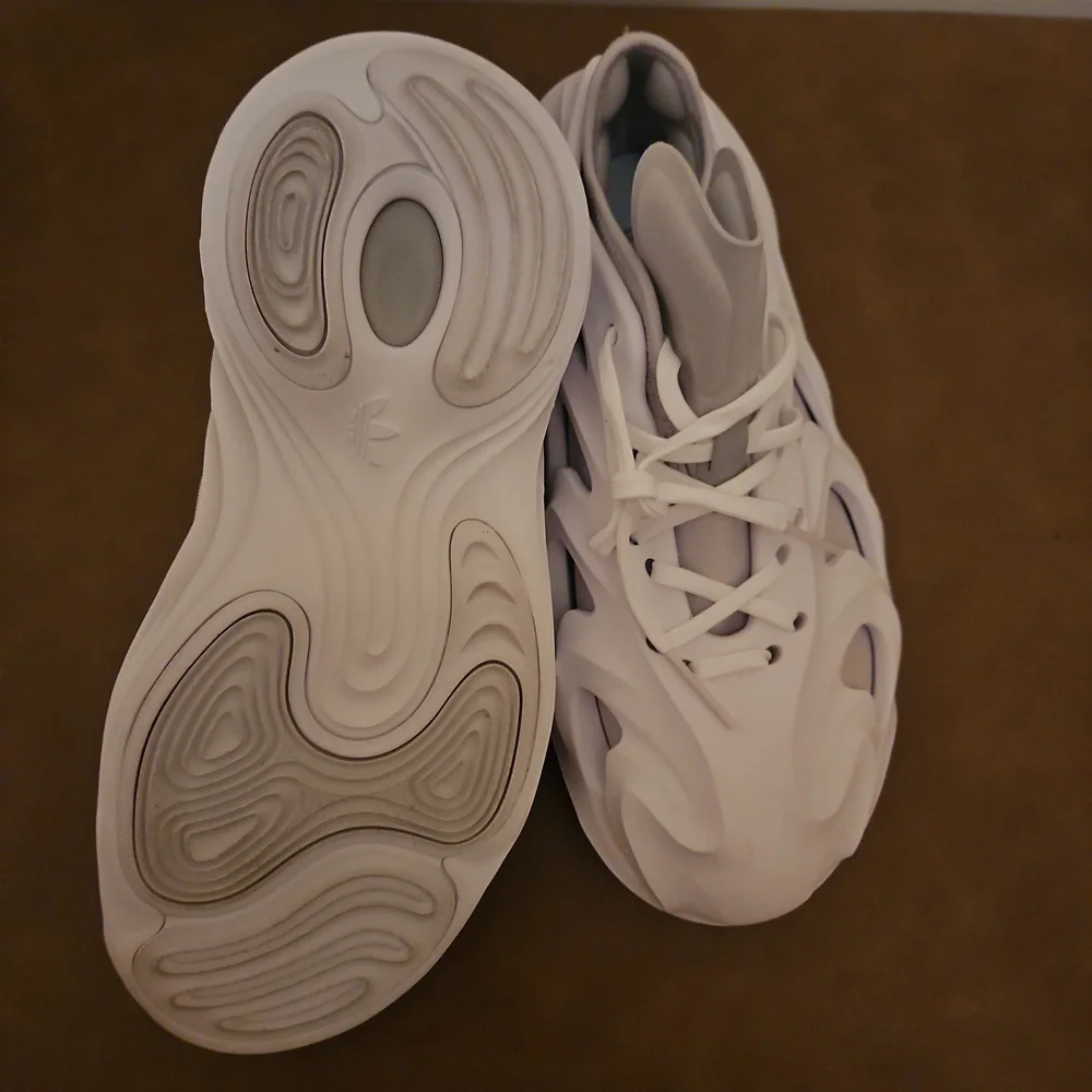 Adidas - Picture 2 of 4